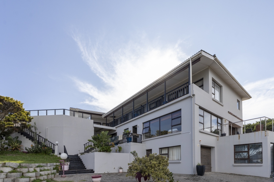 8 Bedroom Property for Sale in West Beach Eastern Cape